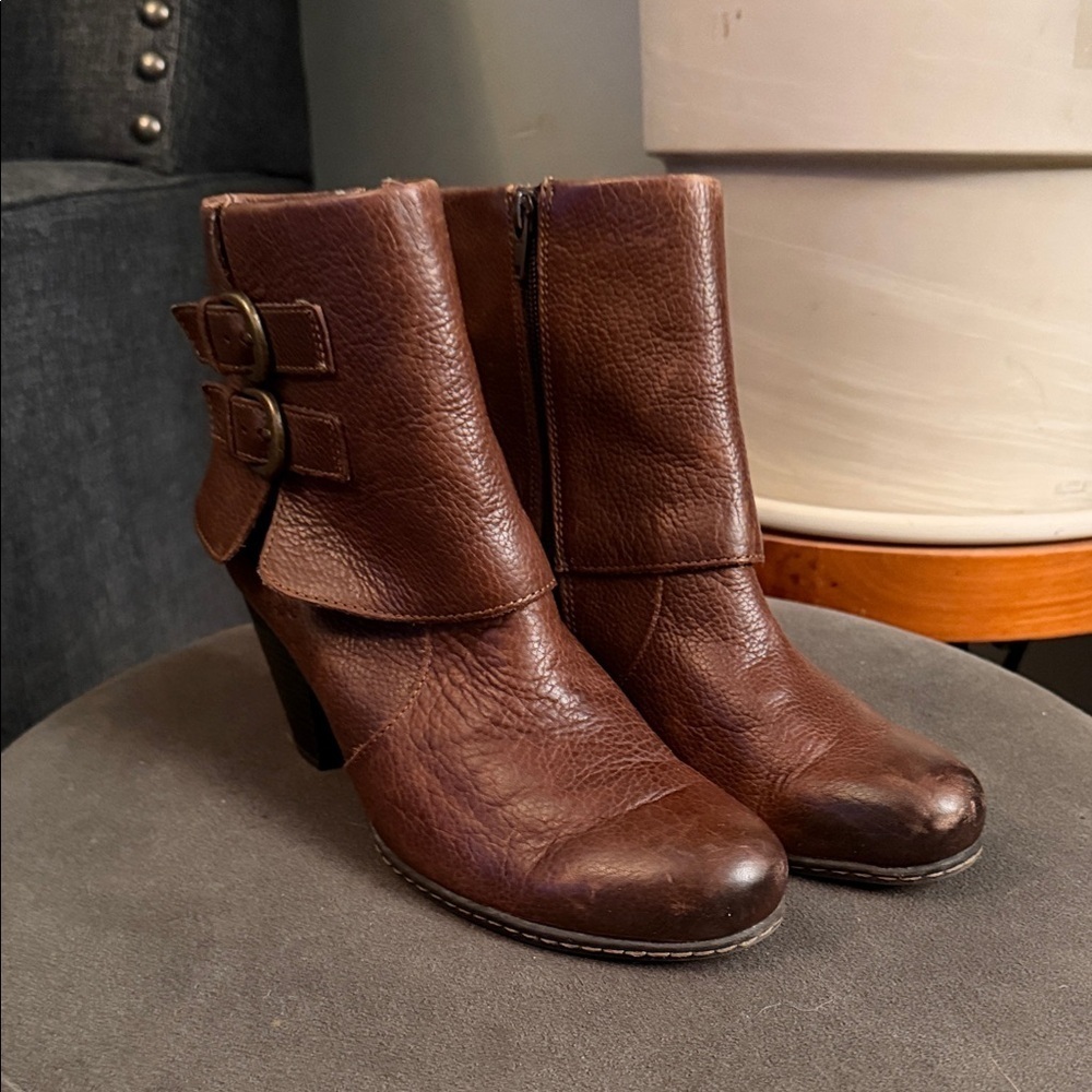 Born BOC Womens 8 Leather Ankle Boots Block Heel Foldover Cuff Detail - Picture 1 of 8